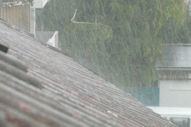 How to stop a roof leak fast?